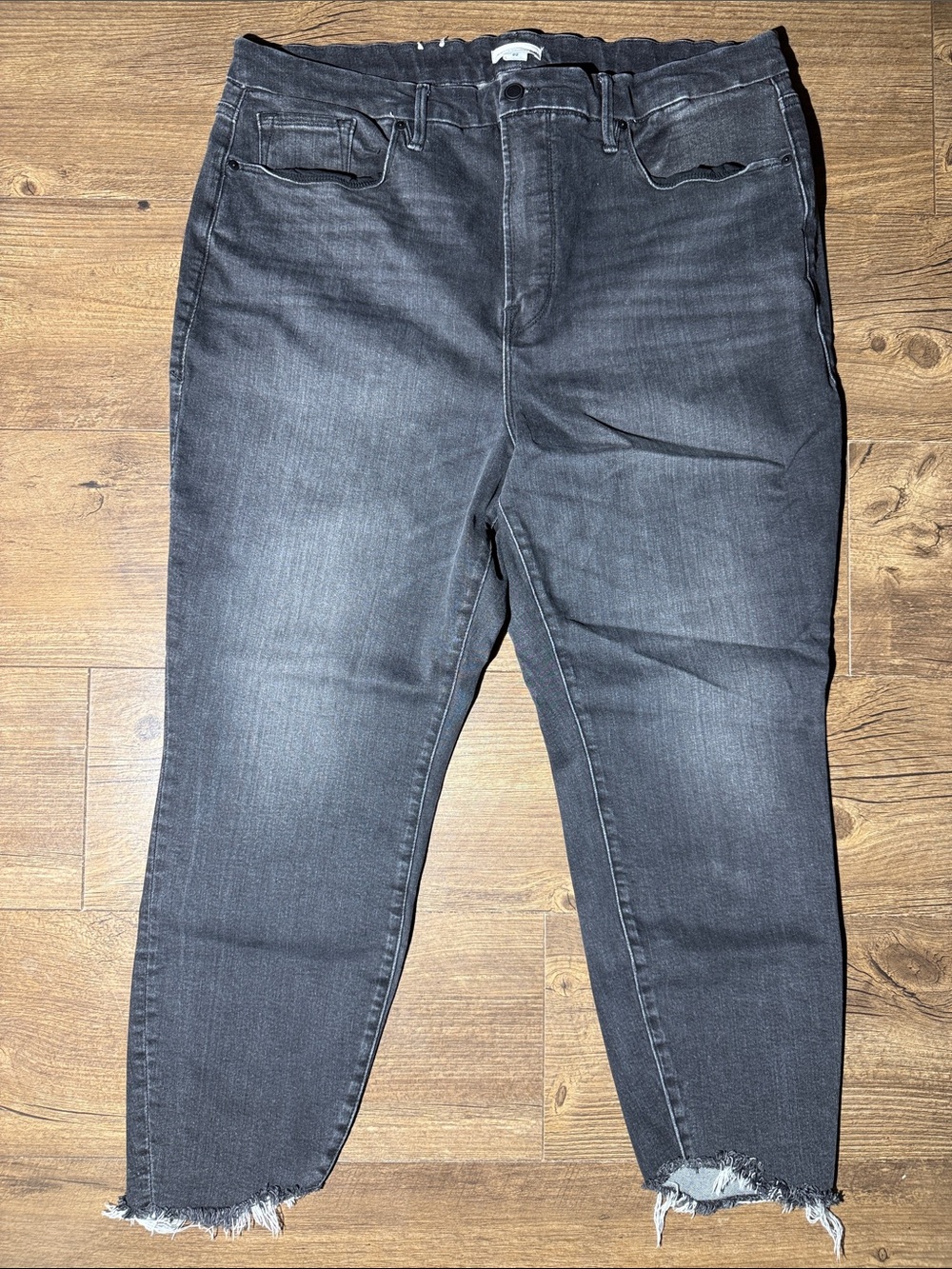Good American Distressed Cropped Jeans – Women’s Size 22 – Black Wash Frayed Hem